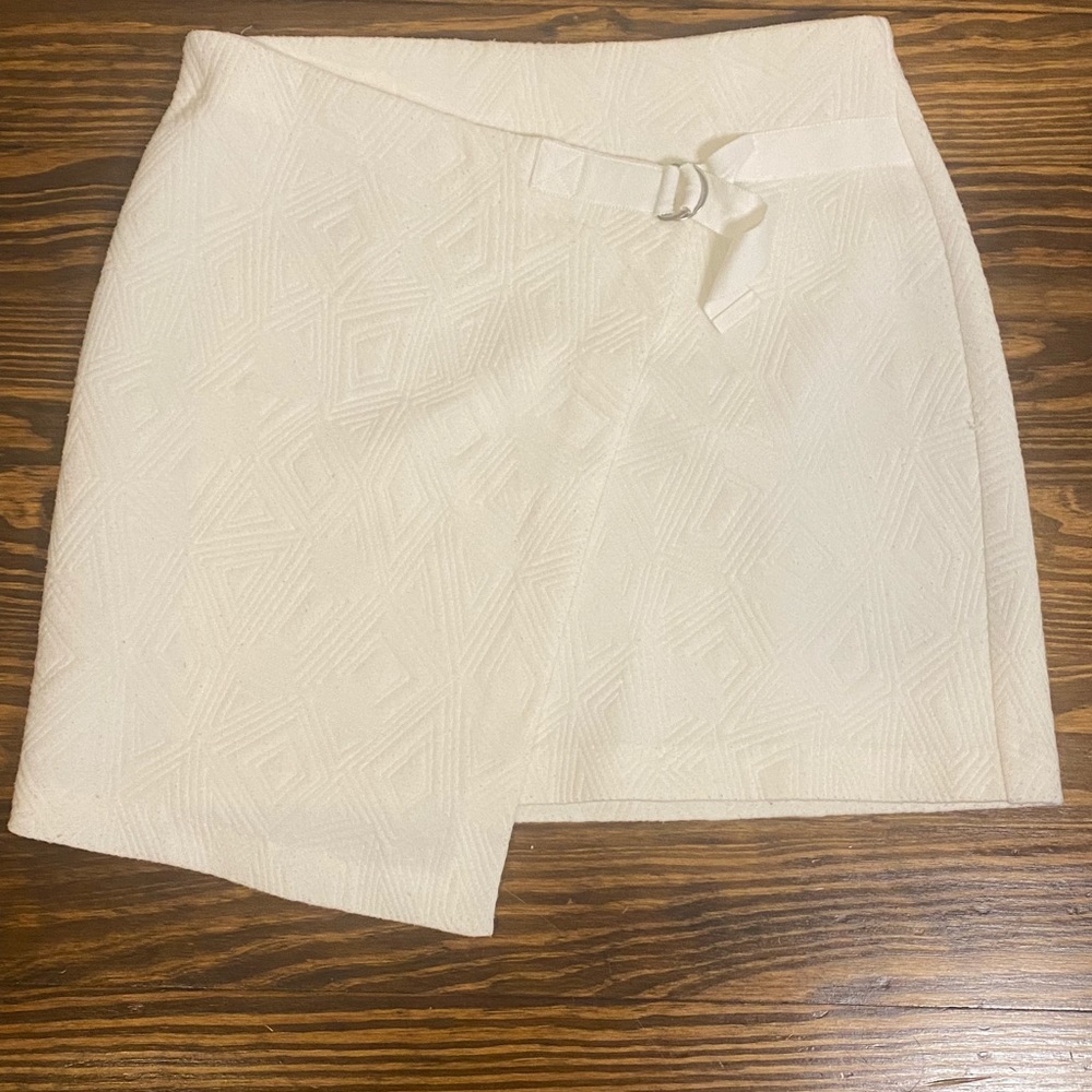 Ivory skirt. Size M.